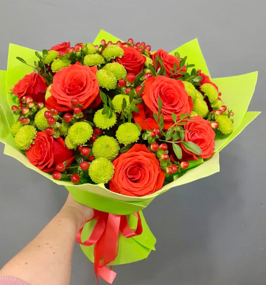 Букет цветов из: Хризантемы и Розы в Леличи