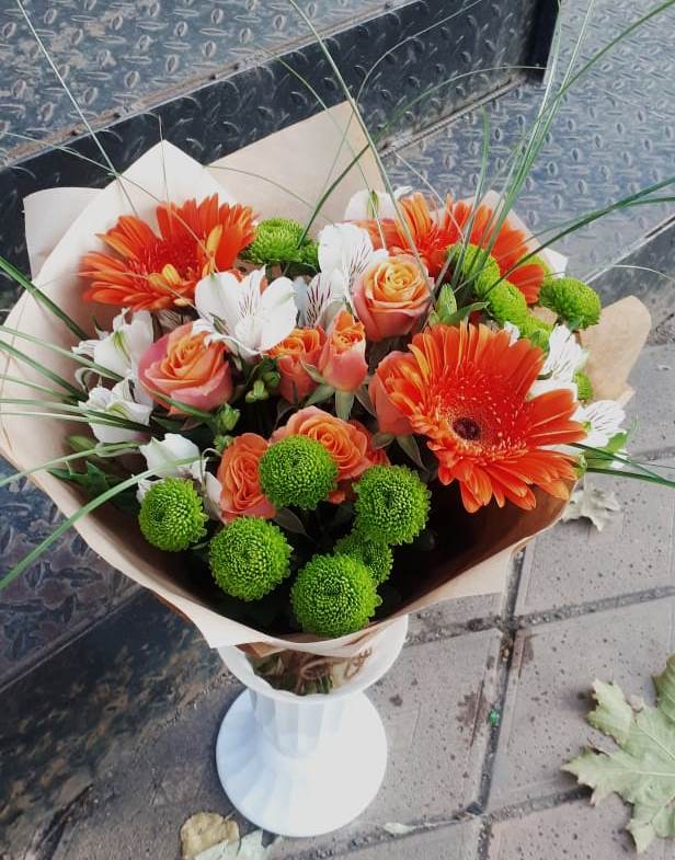 Букет цветов из: Герберы, Хризантемы, Альстромерии и Розы в Леличи