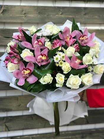 Букет цветов из: Розы и Хризантемы в Леличи