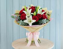 Букет цветов из:  Лилии и Розы в Леличи