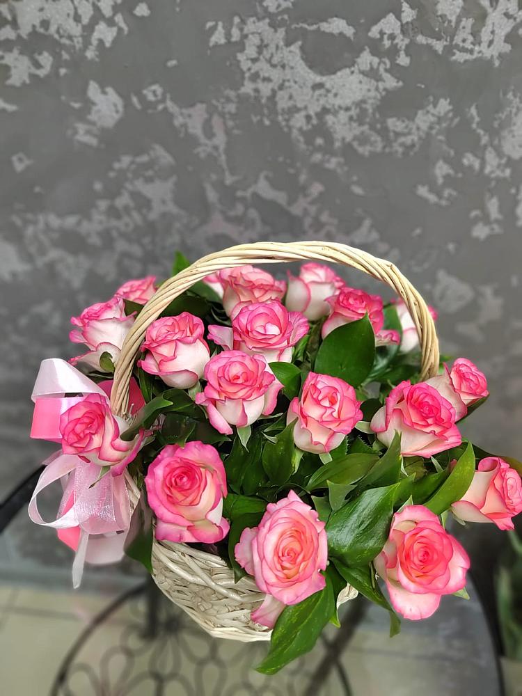 Цветочная композиция из Розы в корзине в Леличи