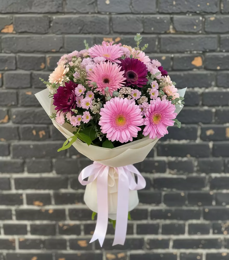 Букет цветов из: Герберы и Хризантемы в Леличи