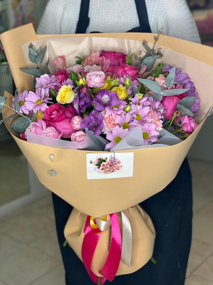 Букет цветов из: Хризантемы, Гвоздики и Альстромерии в Леличи