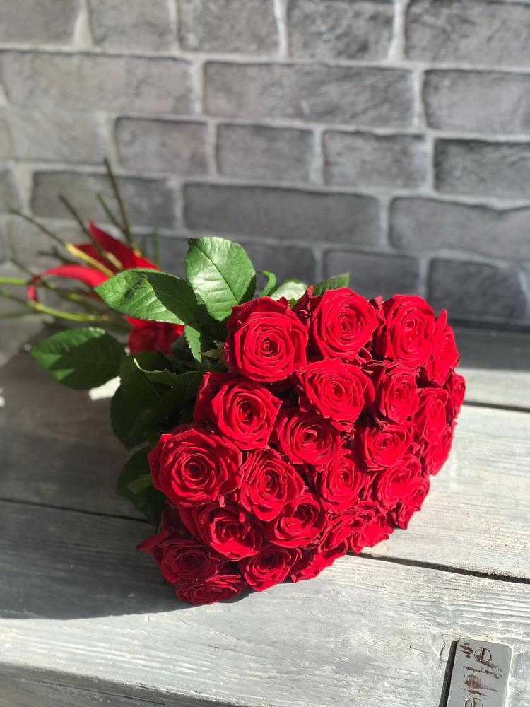 Букет Красные розы Фридом в Леличи