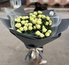 Букет Белые кустовые розы Солинеро в Леличи