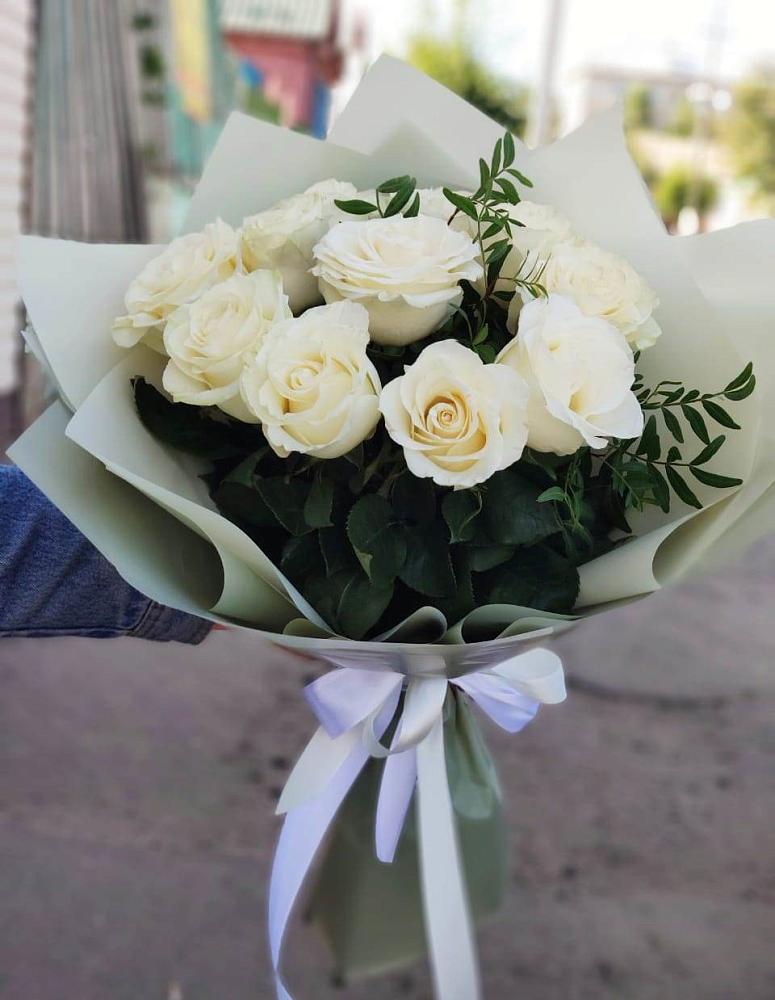Букет Белые розы Проуд в Леличи