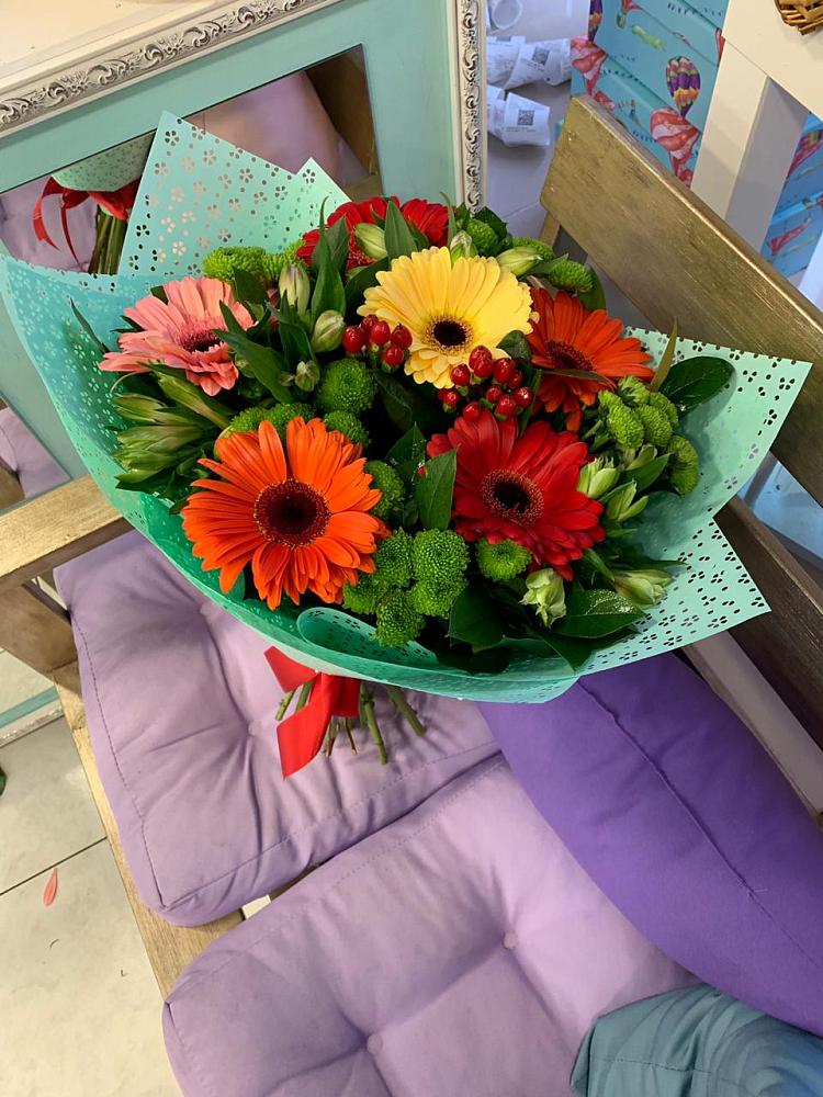 Букет цветов из: Герберы, Хризантемы и Альстромерии в Леличи