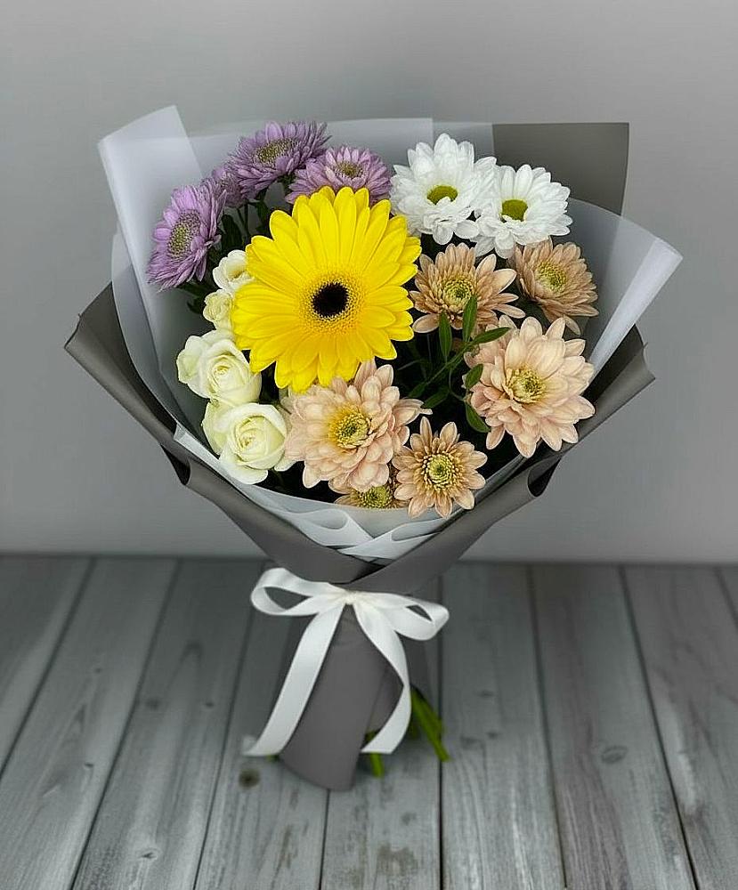 Букет цветов из: Розы, Герберы и Хризантемы в Леличи