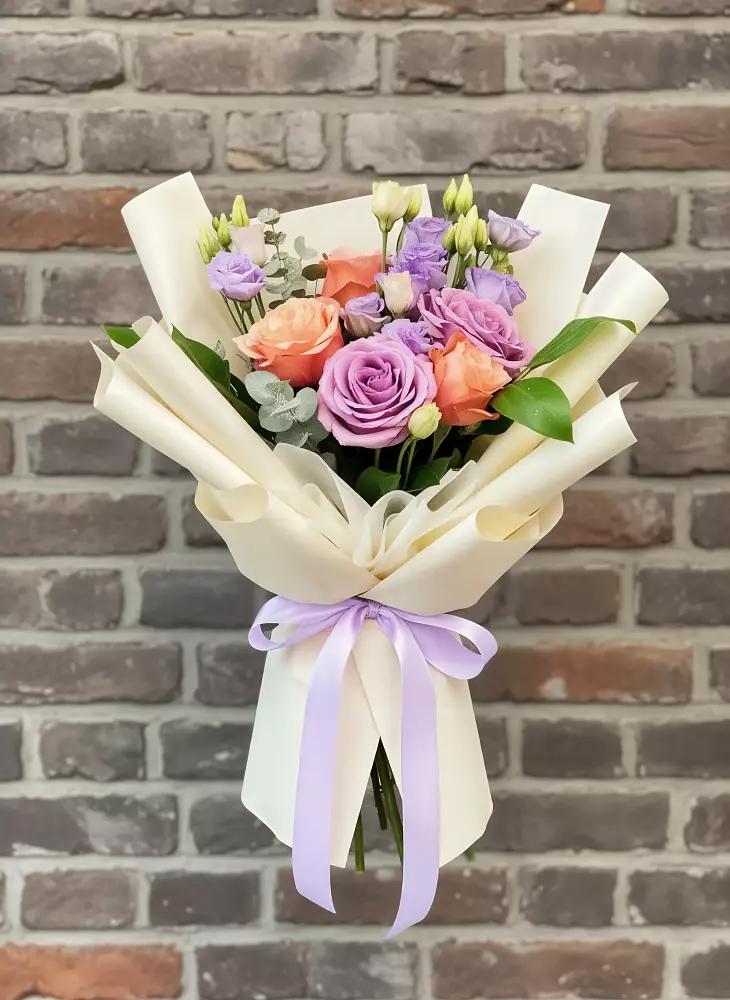 Букет цветов из: Лизиантусы и Розы в Леличи