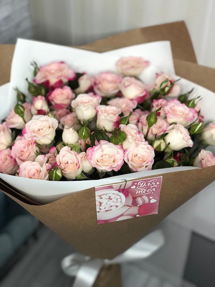 Букет цветов из: Розы в Леличи