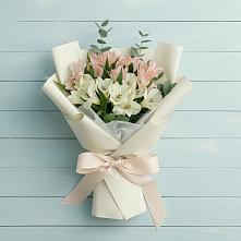 Букет цветов из:  Альстромерии в Леличи