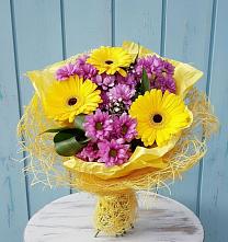 Букет цветов из:  Хризантемы и Герберы в Леличи