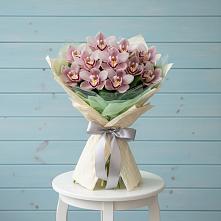 Букет цветов из:  Орхидеи и Розы в Леличи