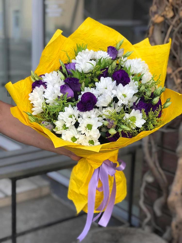 Букет цветов из: Ирисы, Хризантемы и Ромашки в Леличи