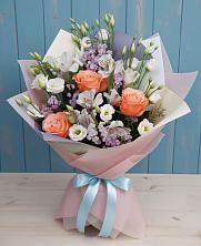 Букет цветов из:  Лизиантусы, Розы, Альстромерии и Гипсофила в Леличи