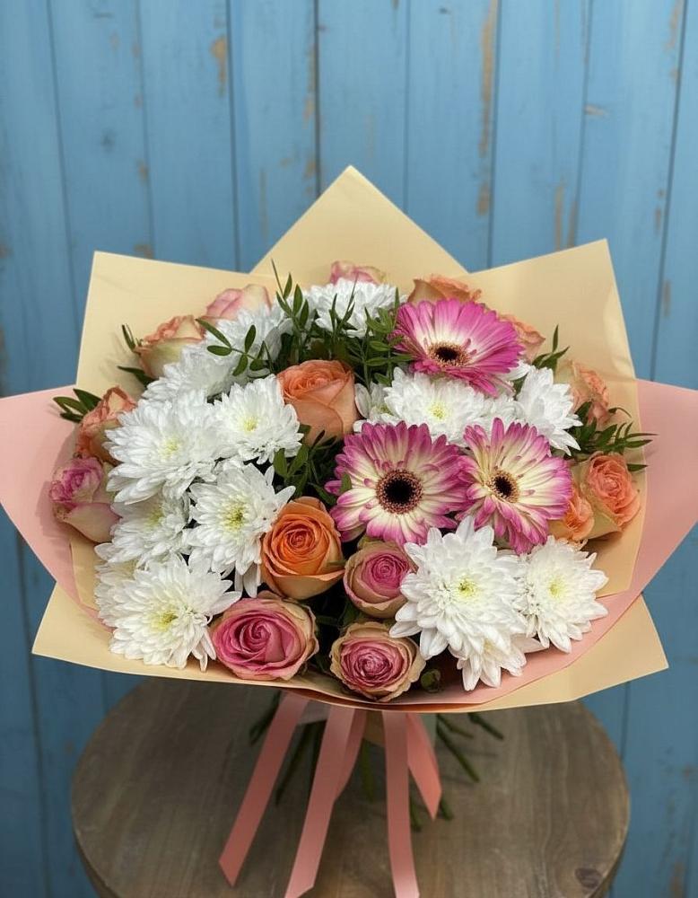 Букет цветов из: Розы, Герберы и Хризантемы в Леличи