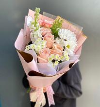Букет цветов из:  Хризантемы и Розы в Леличи