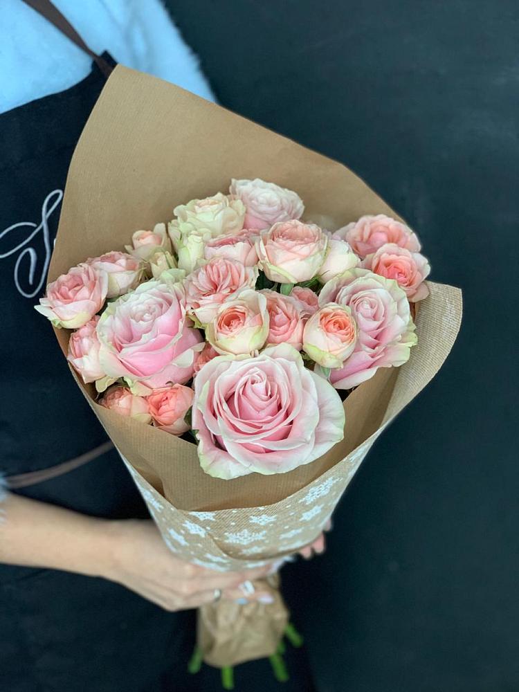 Букет цветов из: Хризантемы и Розы в Леличи