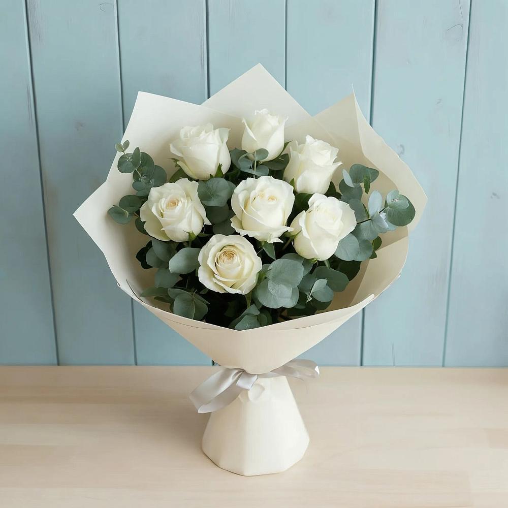 Букет Белые розы в Эвкалипте в Леличи