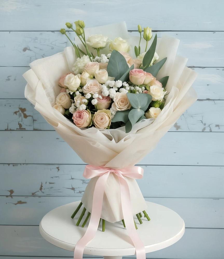 Букет цветов из: Розы и Лизиантусы в Леличи