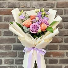 Букет цветов из:  Лизиантусы и Розы в Леличи