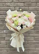 Букет цветов из:  Гвоздики, Розы, Лизиантусы и Хризантемы в Леличи