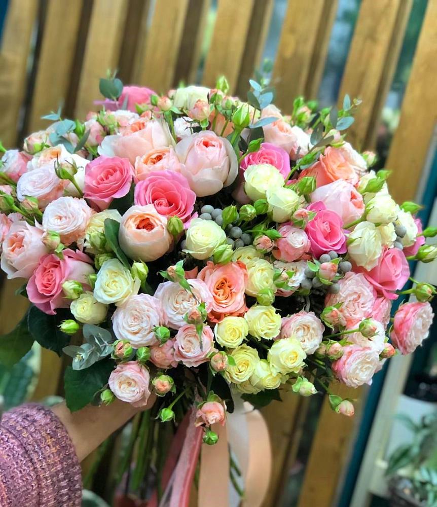 Букет цветов из: Розы в Леличи