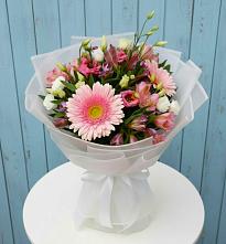 Букет цветов из:  Герберы, Альстромерии и Лизиантусы в Леличи