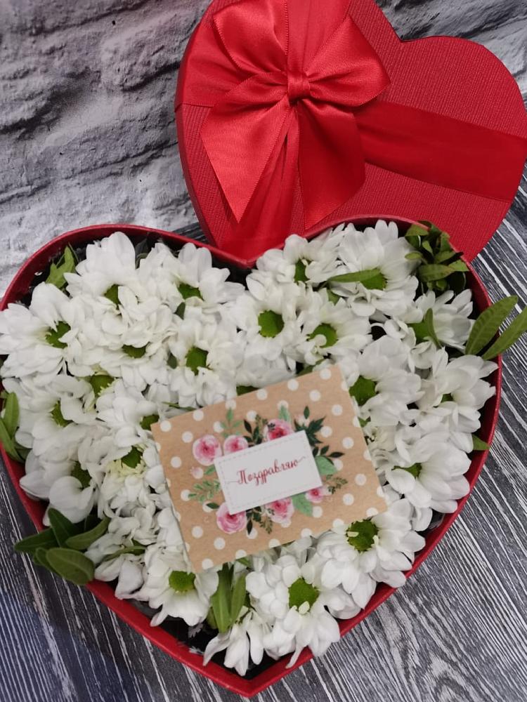 Цветочная композиция из Хризантемы в виде сердца в Леличи