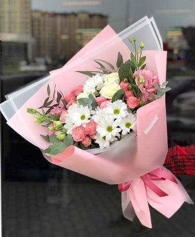 Букет цветов из: Розы, Лизиантусы и Хризантемы в Леличи