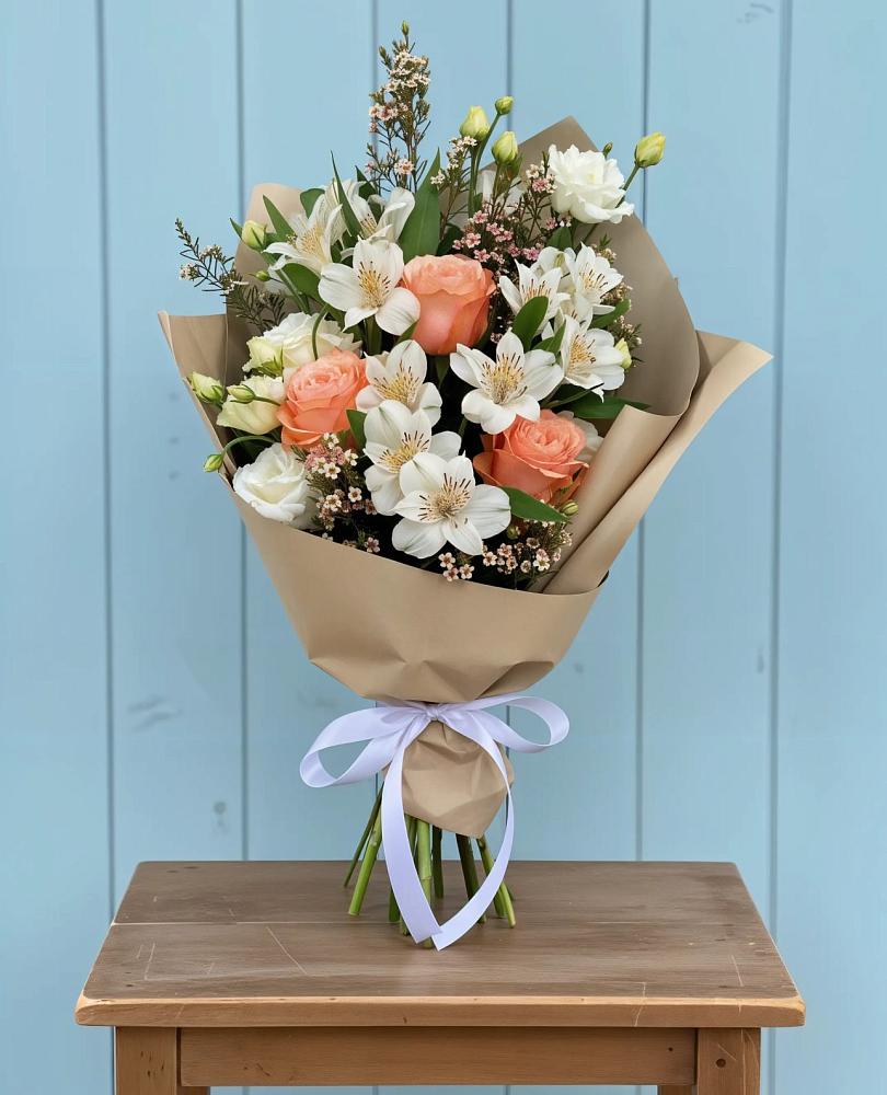 Букет цветов из: Альстромерии, Лизиантусы, Розы и Хризантемы в Леличи