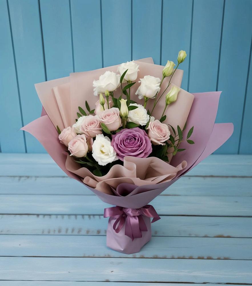 Букет цветов из: Розы и Лизиантусы в Леличи